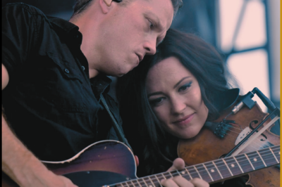 Country music stars Jason Isbell and Amanda Shires have officially gone their separate ways.