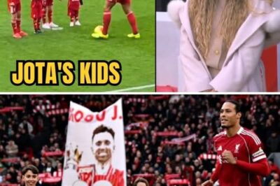 “ANFIELD FELL SILENT” — Van Dijk Walks Onto the Pitch Holding Diogo Jota’s Children And No One Could Hold Back the Tears