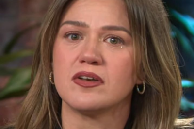 Kelly Clarkson criticized the ‘American Idol’ show for being dishonest about the prize for the winner: “They lied.”