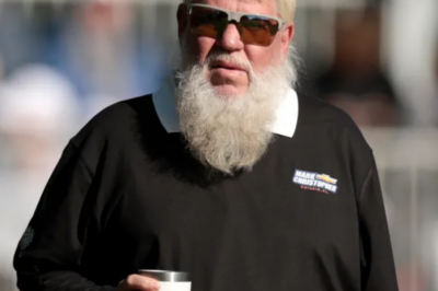 Golf legend John Daly is losing $780,000 a year because his mobile shop is ‘frozen’.